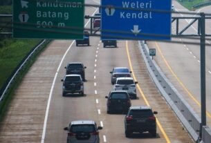 Heboh! Bocah-Bocah Setop Mobil di Tol Batang-Semarang, Bikin Panik Pengendara